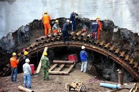 宛城隧道钢花管支护案例